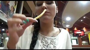 Cycate MILF Billie Star i Brittany Bardot podwójna penetracja w gorącej letniej orgii przy filmiki erotyczne tv basenie GP1986